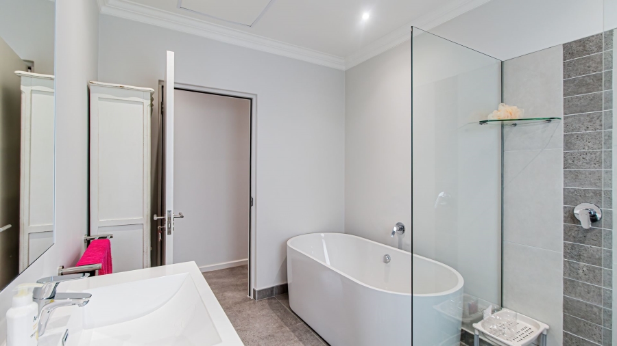 To Let 4 Bedroom Property for Rent in Sitari Country Estate Western Cape